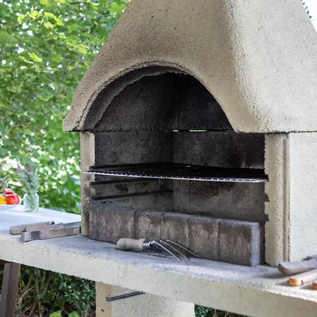 Il Roseto 10, Emma Vila