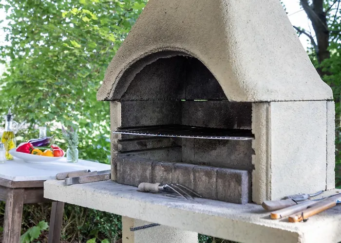 Il Roseto 10, Emma Вилла